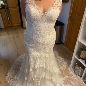 Authentic Maggie Sottero Wedding gown